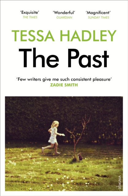 The Past : 'Poetic, tender and full of wry humour. A delight.' - Sunday Mirror, Paperback / softback Book