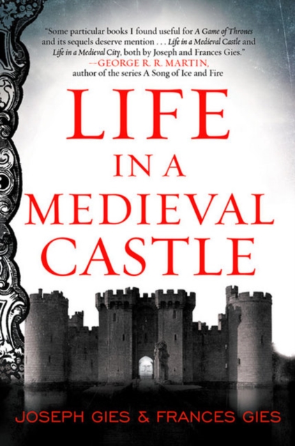 Life in a Medieval Castle, Paperback / softback Book