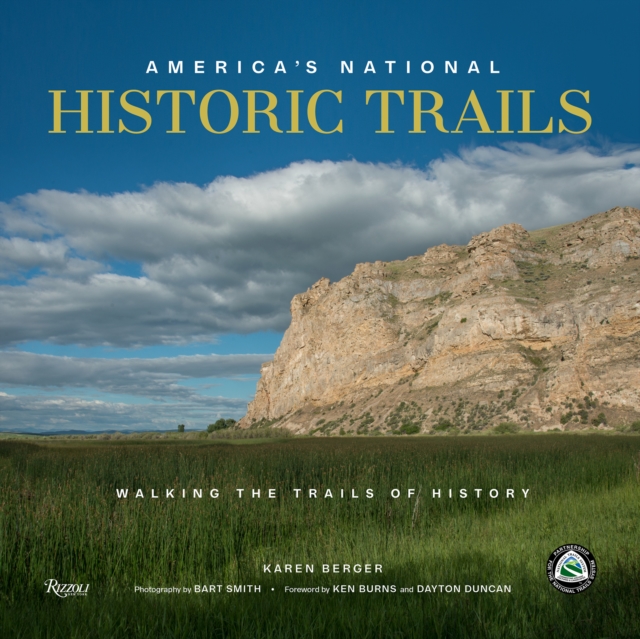 America's National Historic Trails : Walking the Trails of History, Hardback Book