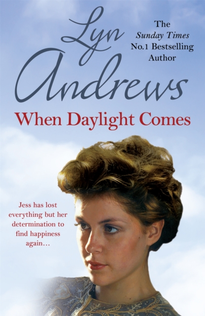 When Daylight Comes : An engrossing saga of family, tragedy and escapism, Paperback / softback Book