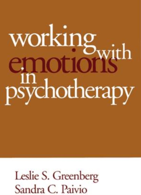 Working with Emotions in Psychotherapy, Paperback / softback Book