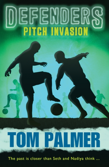 Pitch Invasion, Paperback / softback Book