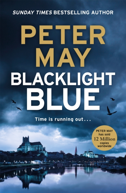 Blacklight Blue : A suspenseful, race against time to crack a cold-case (The Enzo Files Book 3), EPUB eBook