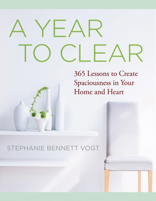 A Year to Clear : 365 Lessons to Create Spaciousness in Your Home and Heart, Paperback / softback Book