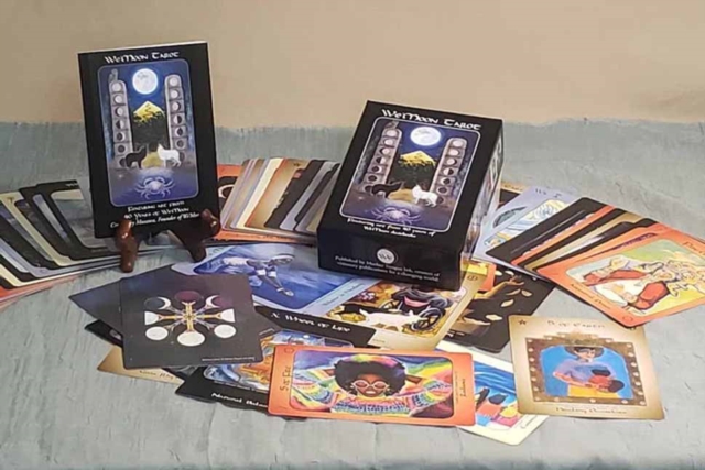 We’Moon Tarot, Kit Book